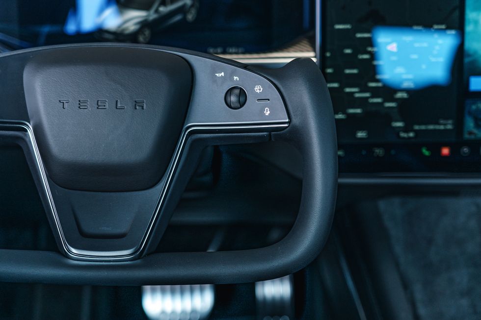 Фотография Tesla Plaid (13 слайд)