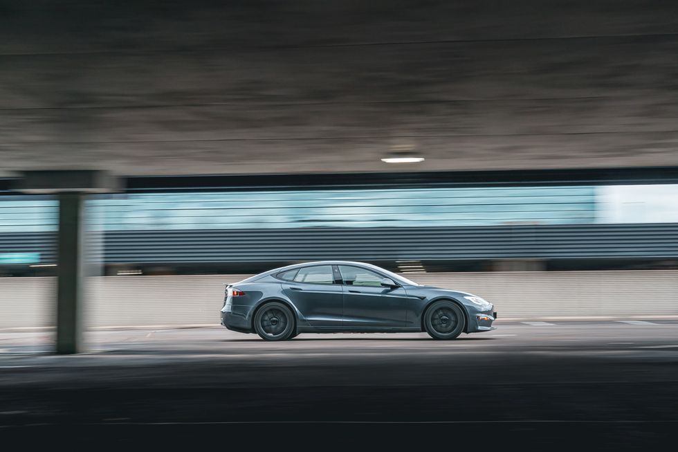 Фотография Tesla Plaid (5 слайд)